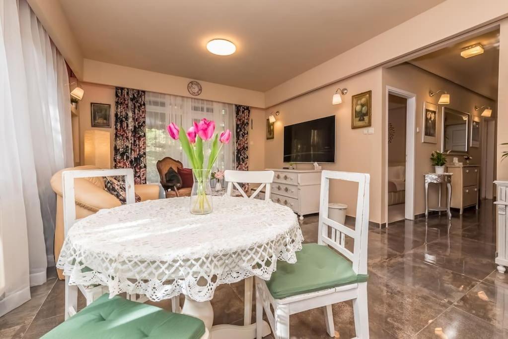 Szabi Buda New Terrace בודפשט